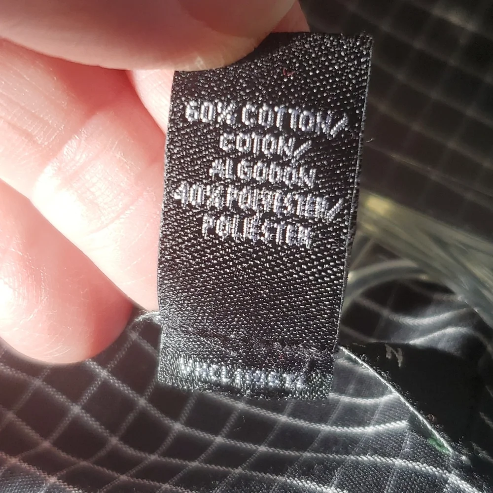 VanHuesen black and white shirt - Picture 7 of 7